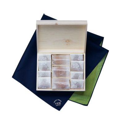 梅干し「ふくふく」木箱入 風呂敷包 11粒